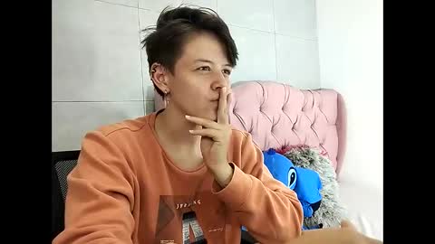 Snapshot of bug2025 chatting on October 28, 5:02 am bug2025 online show from October 28, 5:02 am