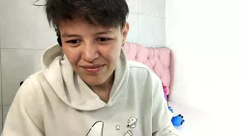 Snapshot of bug2025 chatting on September 27, 2:19 am bug2025 online show from September 27, 2:19 am