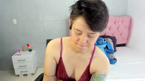 Snapshot of bug2025 chatting on October 6, 3:07 pm bug2025 online show from October 6, 3:07 pm