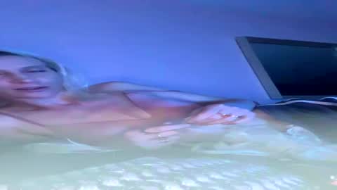 built2pleasureu online show from May 12, 4:32 am
