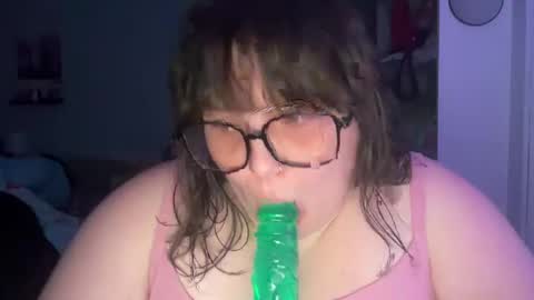 Snapshot of bumblebeebuzzer chatting on March 11, 2:53 am bumblebeebuzzer online show from March 11, 2:53 am