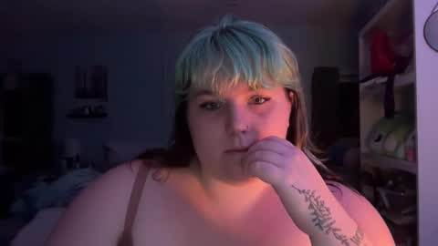 Snapshot of bumblebeebuzzer chatting on February 14, 12:51 am bumblebeebuzzer online show from February 14, 12:51 am