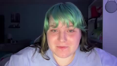 Snapshot of bumblebeebuzzer chatting on February 13, 3:50 am bumblebeebuzzer online show from February 13, 3:50 am