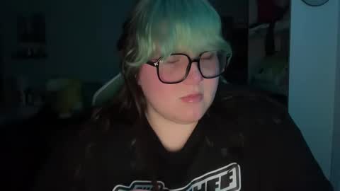 Snapshot of bumblebeebuzzer chatting on February 19, 4:01 am bumblebeebuzzer online show from February 19, 4:01 am