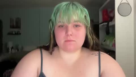 Snapshot of bumblebeebuzzer chatting on February 20, 3:45 am bumblebeebuzzer online show from February 20, 3:45 am