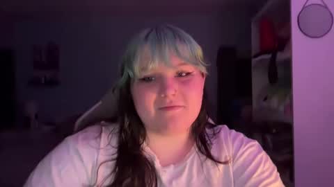 Snapshot of bumblebeebuzzer chatting on February 18, 12:59 am bumblebeebuzzer online show from February 18, 12:59 am