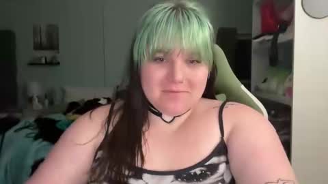 Snapshot of bumblebeebuzzer chatting on February 25, 3:31 am bumblebeebuzzer online show from February 25, 3:31 am