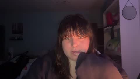 Snapshot of bumblebeebuzzer chatting on March 2, 2:30 am bumblebeebuzzer online show from March 2, 2:30 am