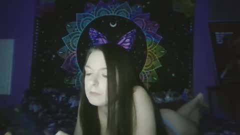 bumblebritt7697 online show from September 18, 1:26 am