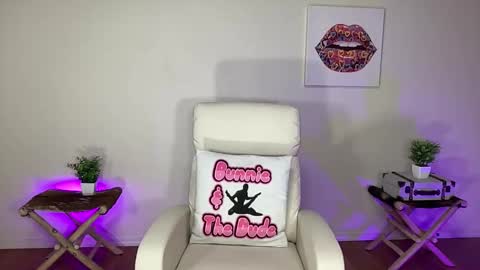 Snapshot of bunnieandthedude chatting on October 27, 5:58 am BUNNIE and THE DUDE TheLebowskis online show from October 27, 5:58 am