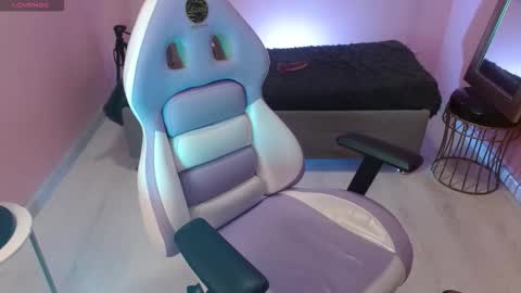 Snapshot of bunny_poison chatting on October 16, 2:20 pm ... . . ... online show from October 16, 2:20 pm