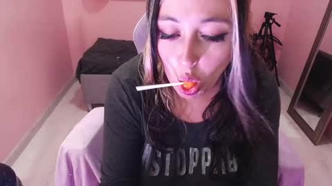 Snapshot of bunny_poison chatting on October 28, 2:34 pm ... . . ... online show from October 28, 2:34 pm