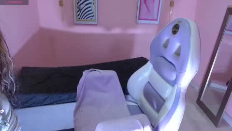 Snapshot of bunny_poison chatting on October 23, 3:51 pm ... . . ... online show from October 23, 3:51 pm