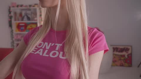 Stella online show from January 2, 11:49 pm