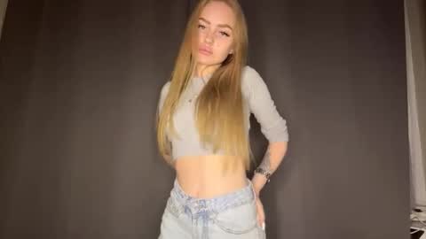 Stella online show from October 9, 3:49 pm