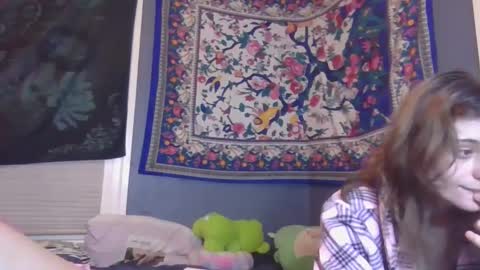 Snapshot of burnthemail chatting on December 10, 12:39 am lilly online show from December 10, 12:39 am