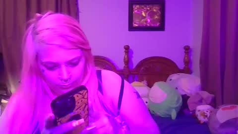Snapshot of burnthemail chatting on February 15, 5:30 am lilly online show from February 15, 5:30 am