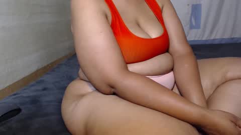 bustybbwx online show from December 9, 6:57 pm