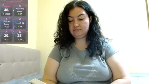 Snapshot of bustyemma chatting on February 25, 6:47 am Emma online show from February 25, 6:47 am