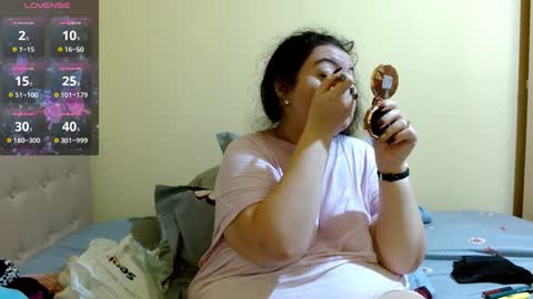 Snapshot of bustyemma chatting on January 21, 6:33 am Emma online show from January 21, 6:33 am