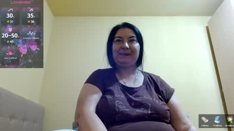 Snapshot of bustyemma chatting on January 24, 8:02 am Emma online show from January 24, 8:02 am