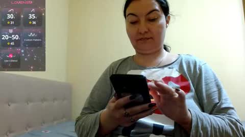 Snapshot of bustyemma chatting on February 16, 11:05 am Emma online show from February 16, 11:05 am