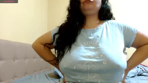 Snapshot of bustyemma chatting on January 8, 7:13 am Emma online show from January 8, 7:13 am