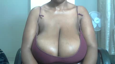 bustytessa37 online show from January 18, 2:36 am