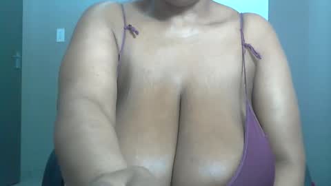 Snapshot of bustytessa37 chatting on September 20, 4:55 am bustytessa37 online show from September 20, 4:55 am