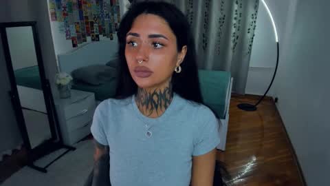 Snapshot of butter_f1y chatting on October 9, 6:28 am Sabrina online show from October 9, 6:28 am