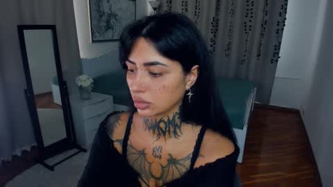 Snapshot of butter_f1y chatting on September 18, 6:23 am Sabrina online show from September 18, 6:23 am