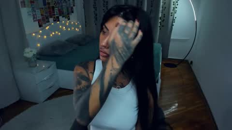 Snapshot of butter_f1y chatting on November 1, 6:28 am Sabrina online show from November 1, 6:28 am