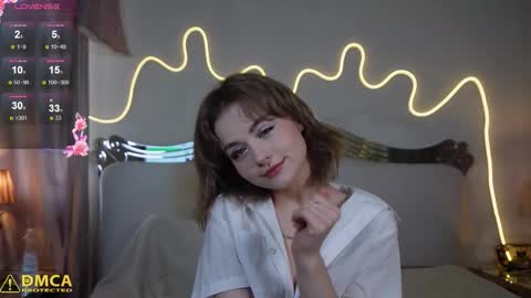 butterfly__girl online show from October 15, 10:40 am