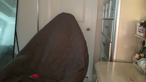 butterfly booty online show from March 9, 1:03 pm