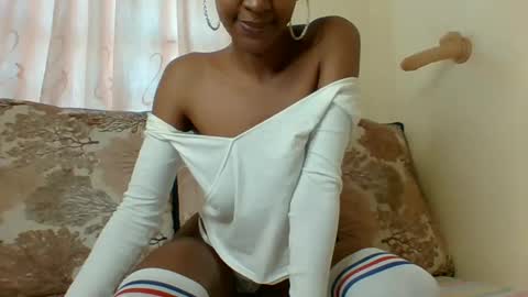 Snapshot of buttter_cup chatting on January 14, 5:40 am Claudia online show from January 14, 5:40 am