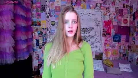 Emily  online show from October 17, 1:47 pm