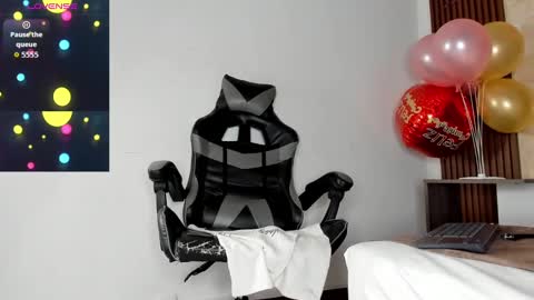 Snapshot of cailinmilf chatting on October 3, 1:33 am Cailin online show from October 3, 1:33 am