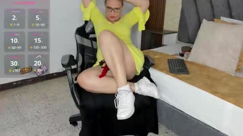 Snapshot of cailinmilf chatting on October 21, 1:42 am Cailin online show from October 21, 1:42 am