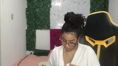 cailyn_dolls_ online show from November 20, 3:07 am