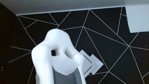 cailynmusa online show from December 7, 5:26 am