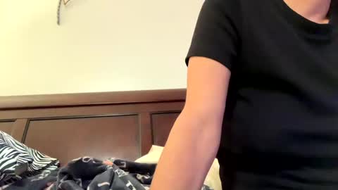 calishop1 online show from October 17, 3:21 am