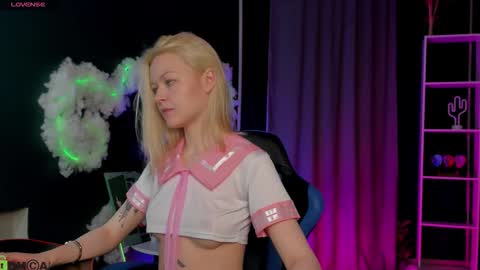 Robin online show from December 17, 3:00 am