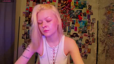 Robin online show from November 6, 11:27 am