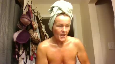 callmebabyt online show from September 12, 1:40 pm