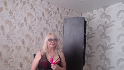Snapshot of camdiva1 chatting on December 14, 9:07 am CamDiva1 online show from December 14, 9:07 am