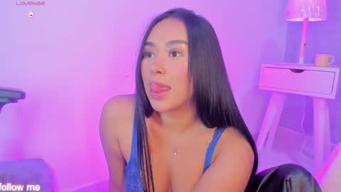 Snapshot of cameliaa_smiith chatting on October 18, 5:10 am Camelia Smith online show from October 18, 5:10 am