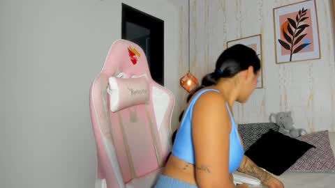 Snapshot of cameroncollinss chatting on January 7, 6:35 pm Cameron  online show from January 7, 6:35 pm