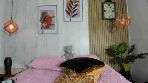 Snapshot of cameroncollinss chatting on February 11, 9:56 pm Cameron  online show from February 11, 9:56 pm