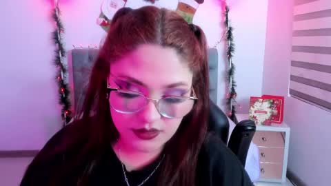 Snapshot of camiila_osorio chatting on December 18, 4:09 am Camila Osorio online show from December 18, 4:09 am