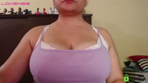Snapshot of camiilahotxxx chatting on December 12, 9:04 pm Camila online show from December 12, 9:04 pm